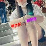 年轻的大胸妹子