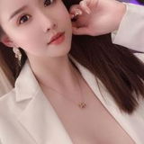 真胸皮肤雪白腰细腿长 时尚气质大牌