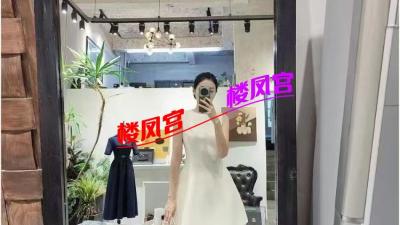 美容店主软白甜大港，体型好会保养。