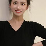 画室里的一枝花可甜可御