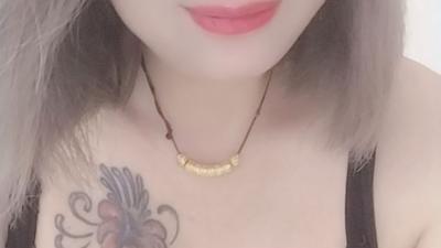 熟女，胸不错，腿还行