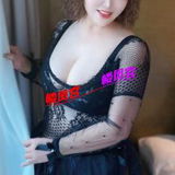 大奶翘臀榨汁机熟女
