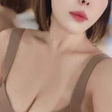 探花练瑜伽健身的大胸蜜桃臀