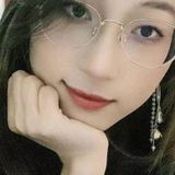 眼睛妹子，戴上眼镜魅力四射