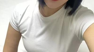 大胸年轻小妹
