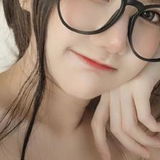 可爱萝莉眼镜妹子