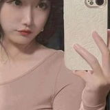 大胸粉嫩妹