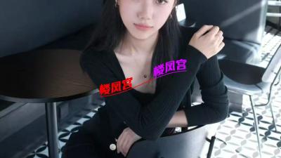 身材高挑的播音系学生妹子