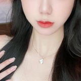 迷人的小宝贝丰满又白皮